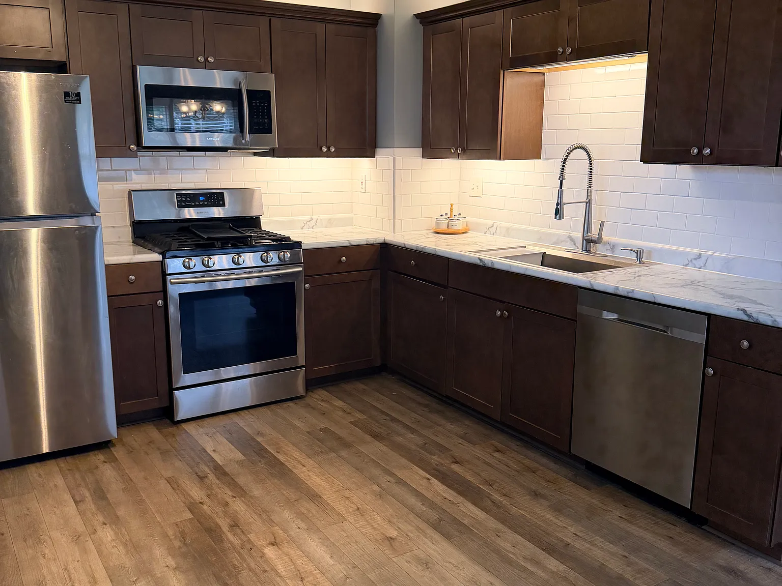 2 bed, 1.5 bath, 1240 sqft, $2,000 — Photo 2