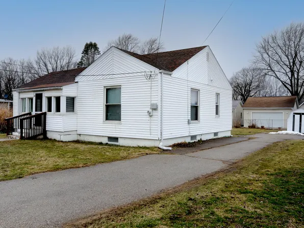 321 E Center St, Coloma, MI 49038