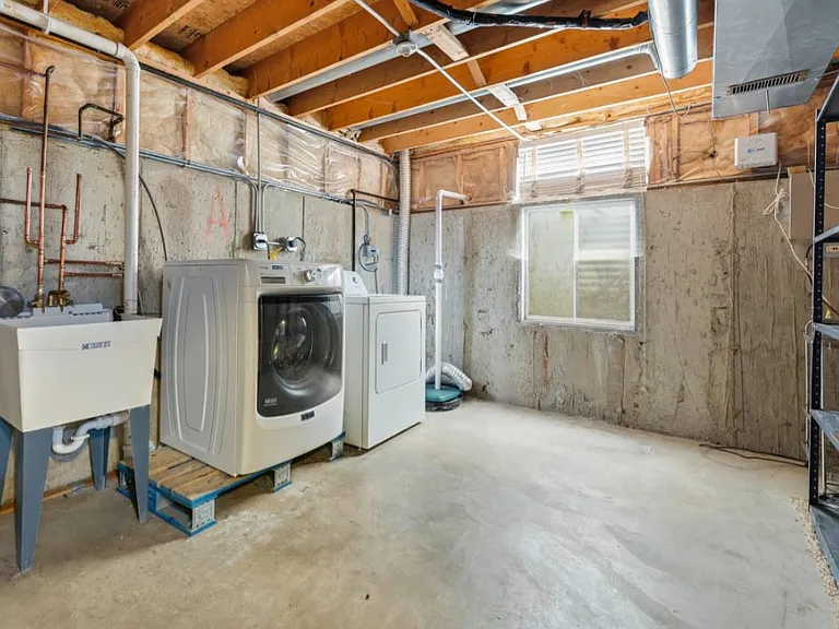 658 Anderson Dr — Photo 10
