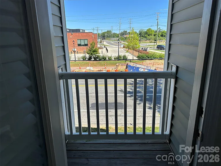 164 Parkwood Ave — Photo 9