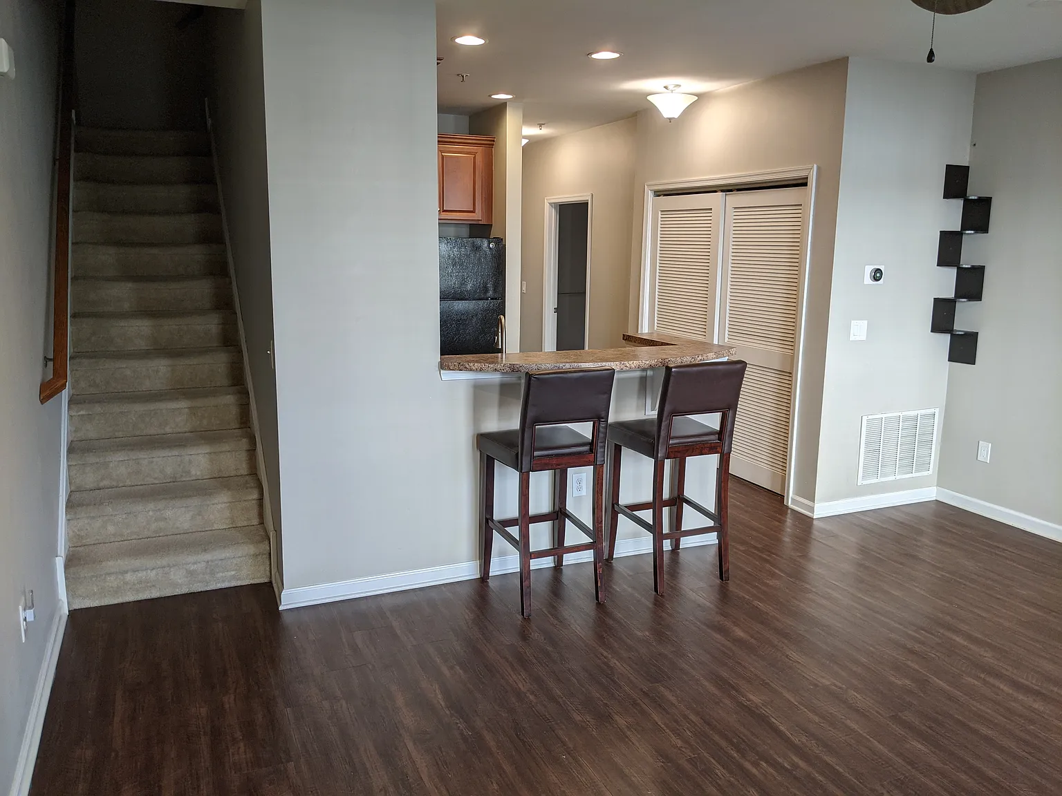 2 bed, 1140 sqft, $3,000 — Photo 2