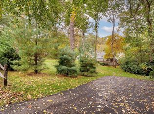 13 E Tiana Rd, Hampton Bays, NY 11946