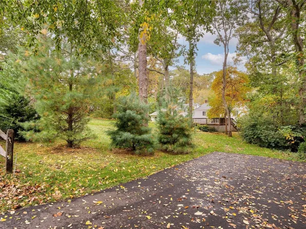 13 E Tiana Road, Hampton Bays, NY 11946