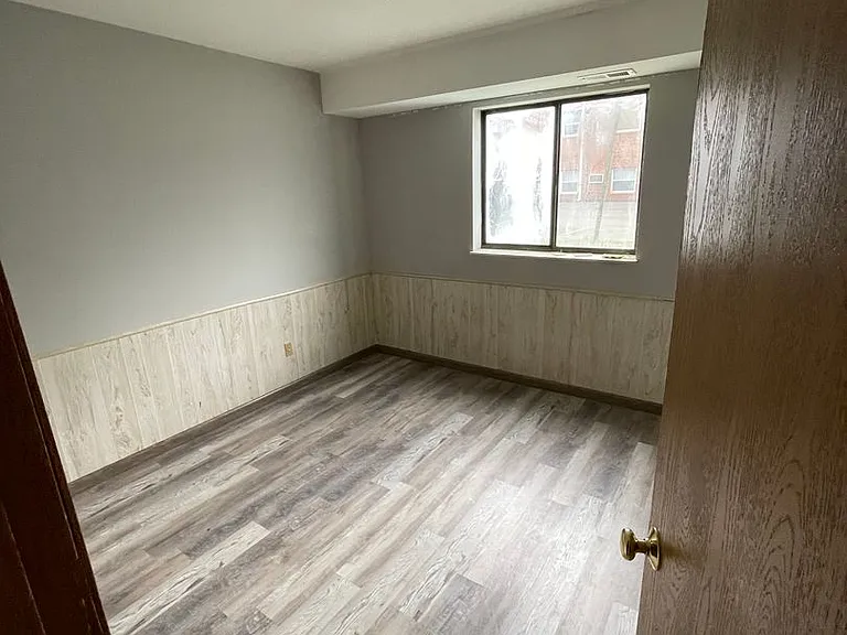 39-51 Chittenden Ave — Photo 10