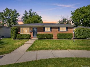 40963 Flagstaff Dr, Sterling Heights, MI 48313