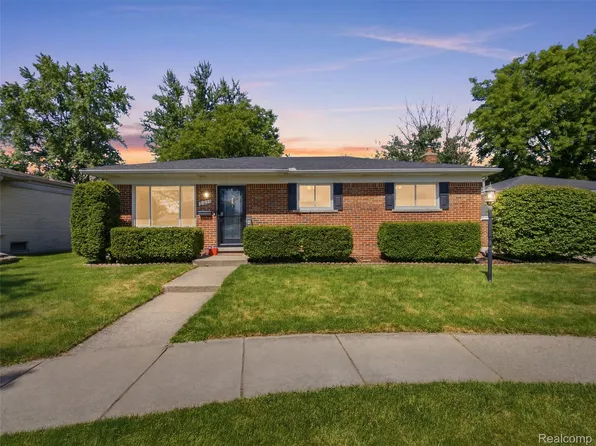 40963 Flagstaff Dr, Sterling Heights, MI 48313