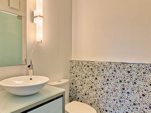 3rd image of 1439 West Ave APT 505