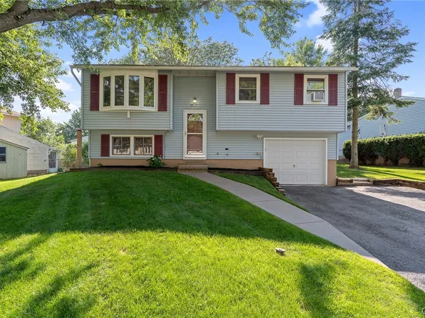 5513 Taormina Dr, Clay, NY 13041