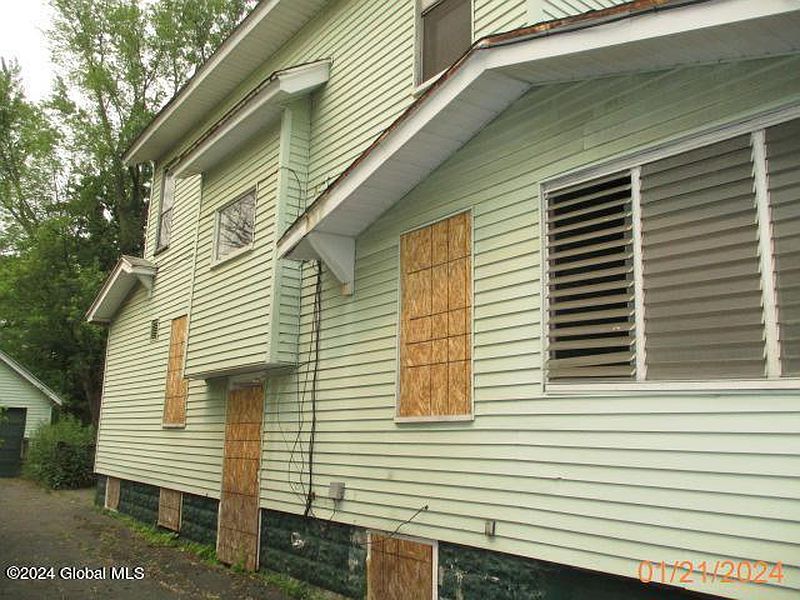 3rd image of 32 Glenwood Road