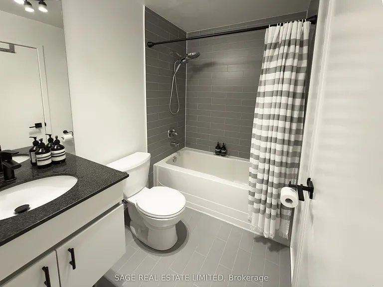 38 Niagara St #605 — Photo 4