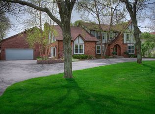 649 Millbrook Dr, Downers Grove, IL 60516