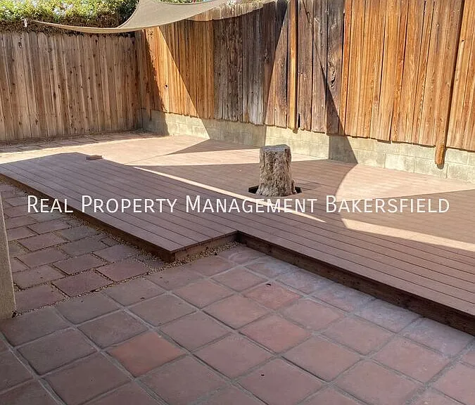 2211 Manning St — Photo 3