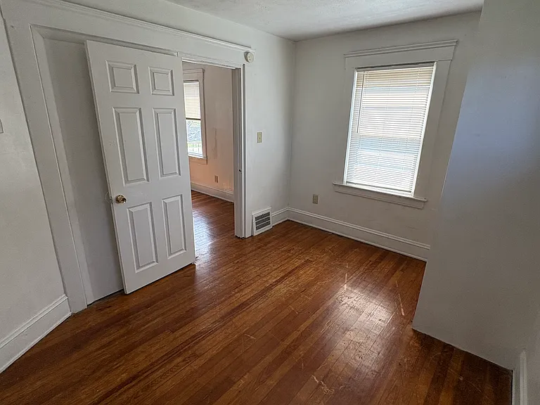 1327 W 83rd St #UP — Photo 11