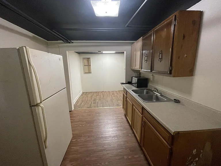 129 E Main St — Photo 5