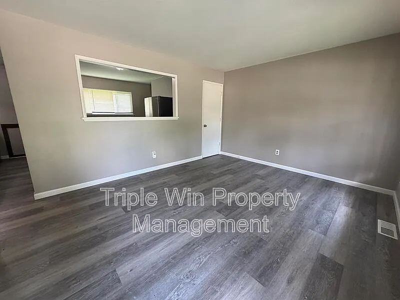 3 bed, 1.0 bath, 950 sqft, $1,475 — Photo 4