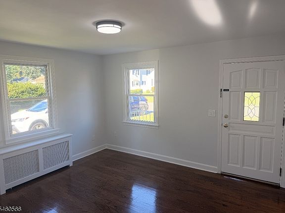 3rd image of 9 Hunter St