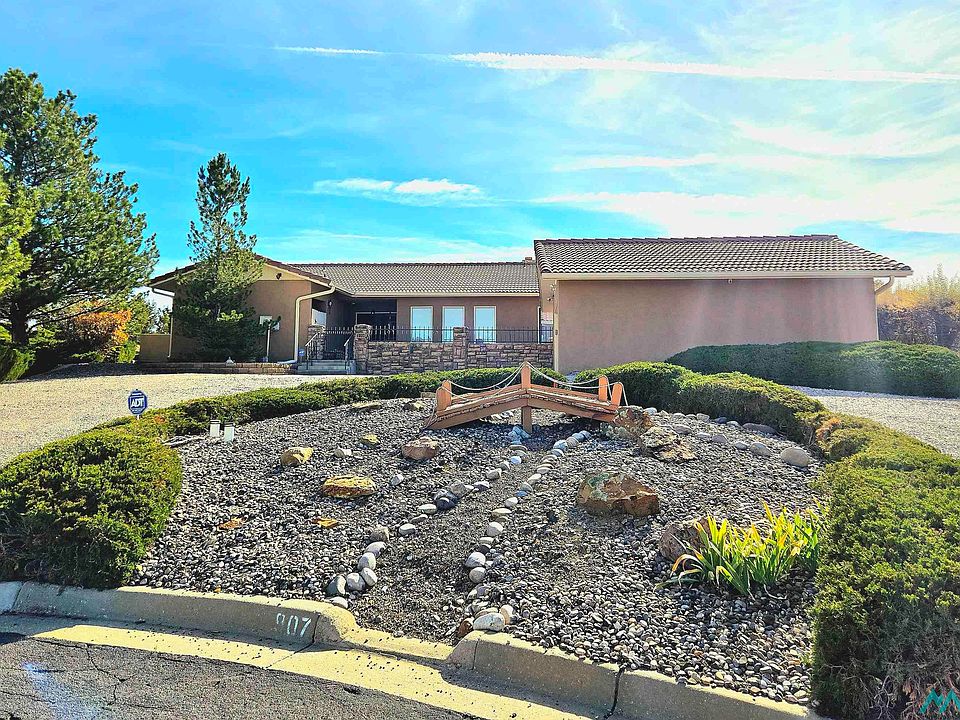 1st image of 907 Plateau Cir