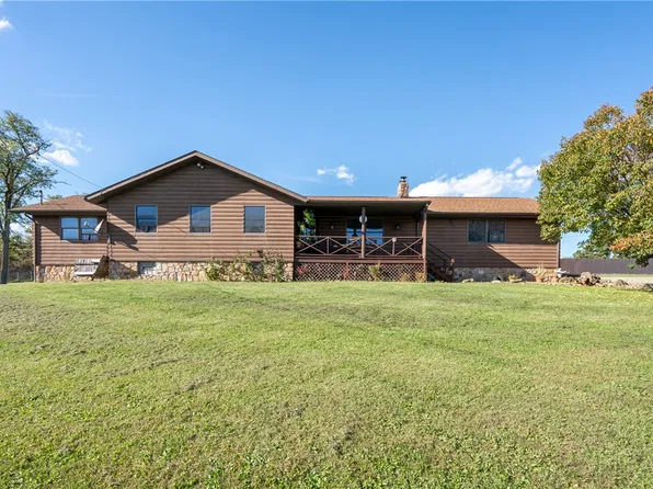 847 Sand Hill Rd, Mount Pleasant, PA 15666