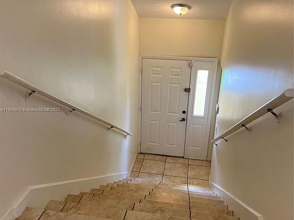 4th image of 2218 SE 27th Dr #204-B