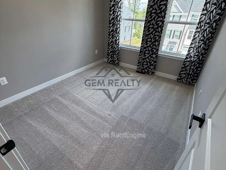 8700 Stevenson Ln — Photo 32