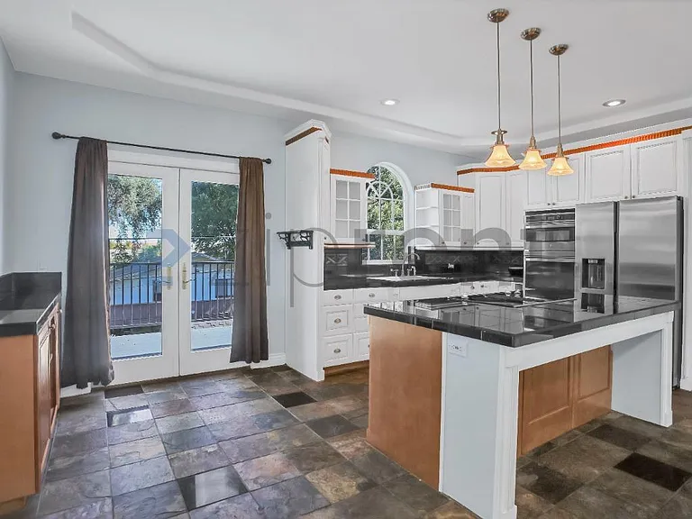 867 E Willow Ave — Photo 32