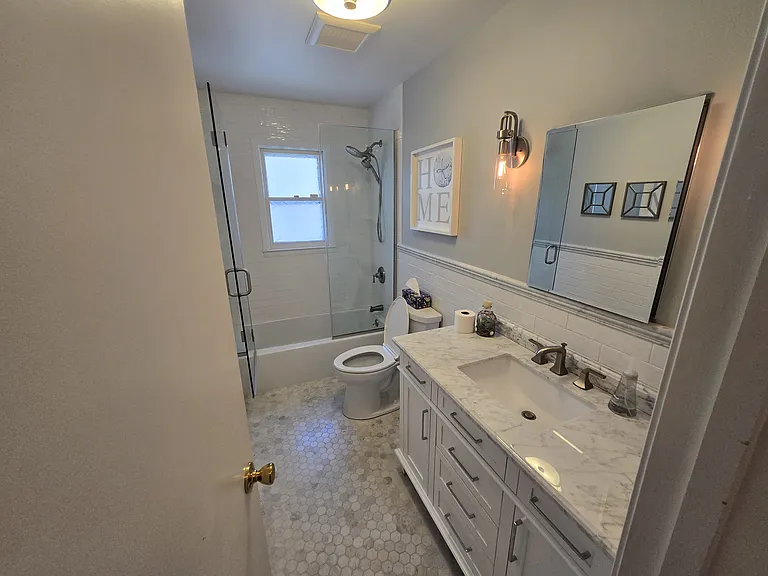 870 Noyack Rd — Photo 11