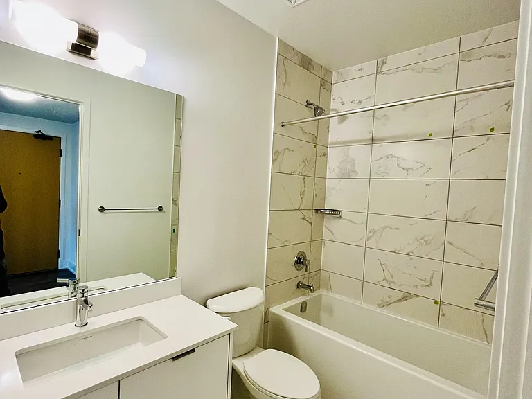 202 Burnhamthorpe Rd E #204 — Photo 9