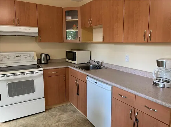 32 Villeneuve Blvd, Winnipeg, MB R3V 1C1