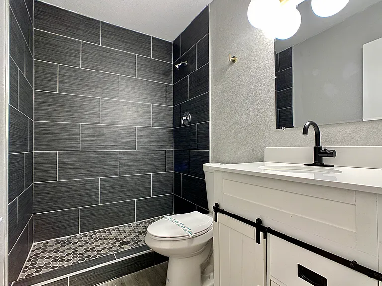 3002 N 40th St #5 — Photo 2
