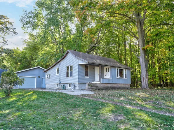 1340 S Shore Dr, Holland, MI 49423