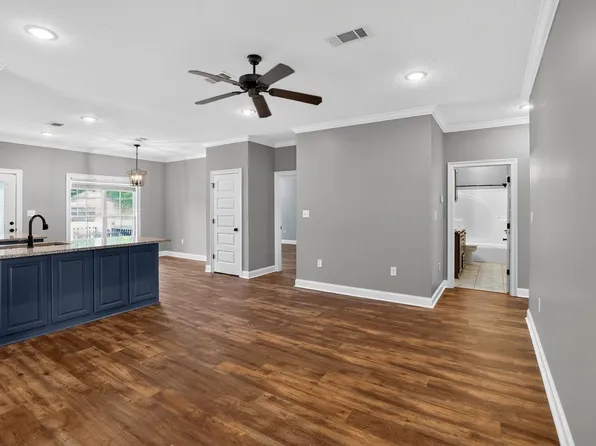 13 S Barnes Field Dr, Hattiesburg, MS 39402