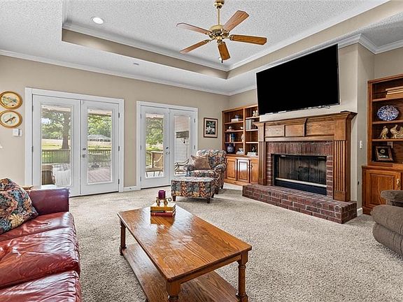 2nd image of 10215 Oak Ln