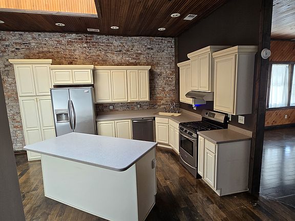 3rd image of 425 1/2 Main St #1