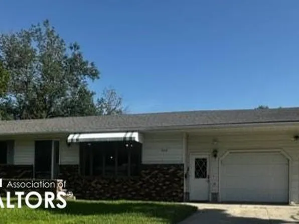 640 7th St SW, Britt, IA 50423