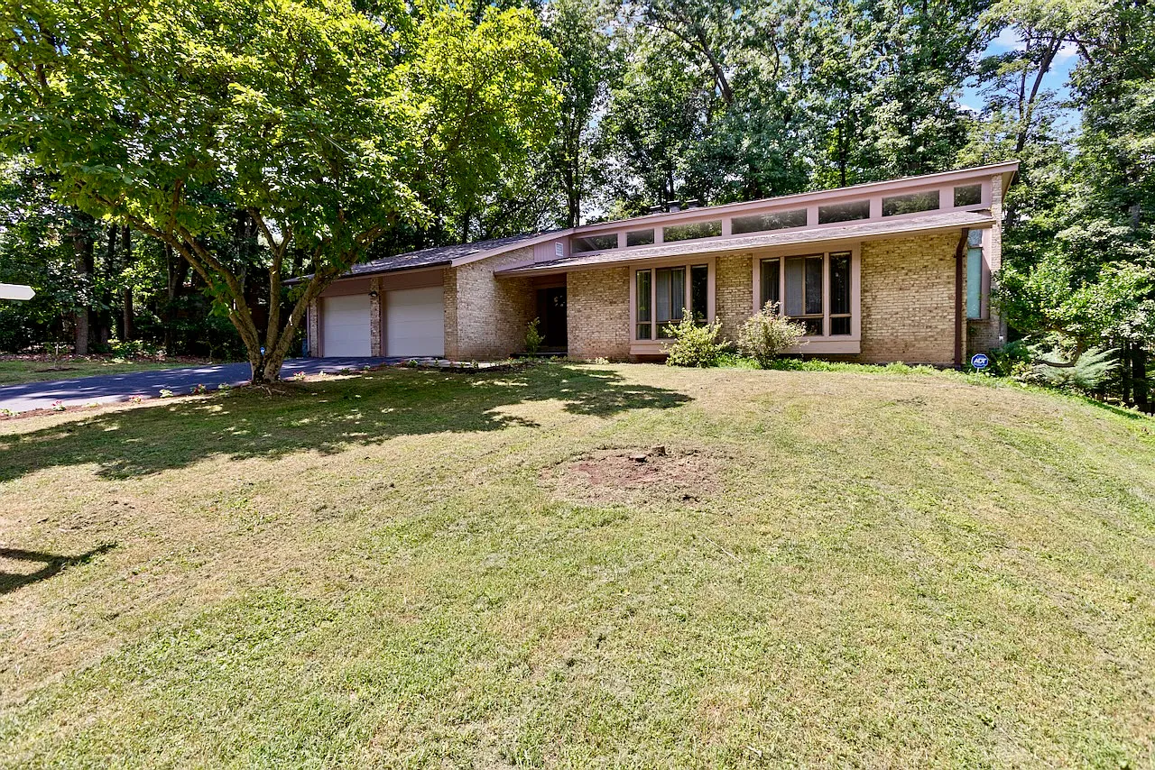 5 bed, 2070 sqft, $4,850 — Photo 2