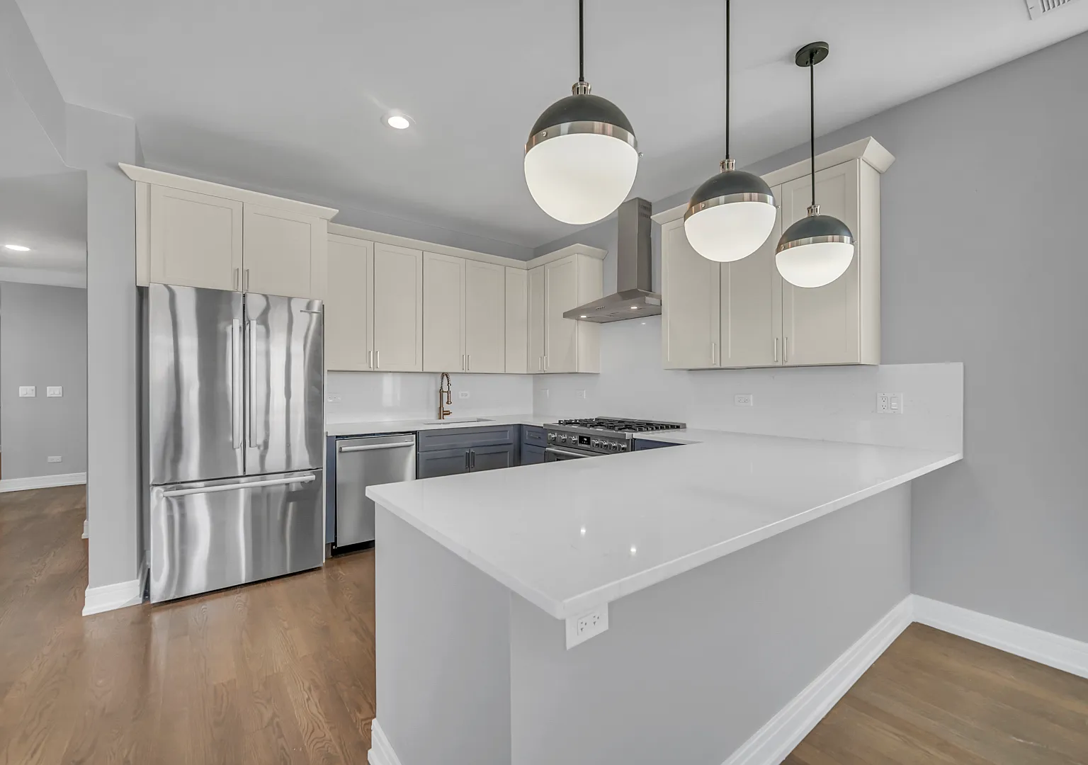 3 bed, 1900 sqft, $3,995 — Photo 4