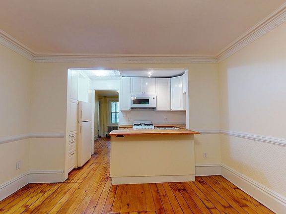 3rd image of 377 Sackett St Floor 1