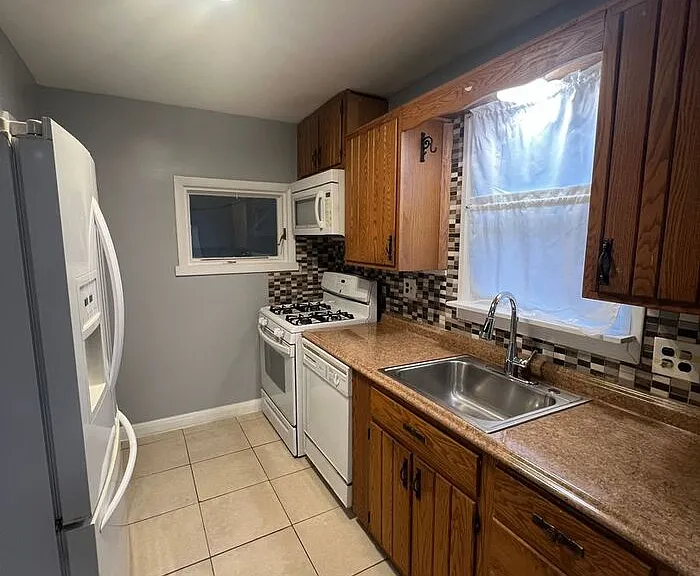 2500 Linwood Rd — Photo 8