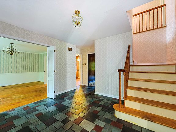 2nd image of 6 Grace Ct