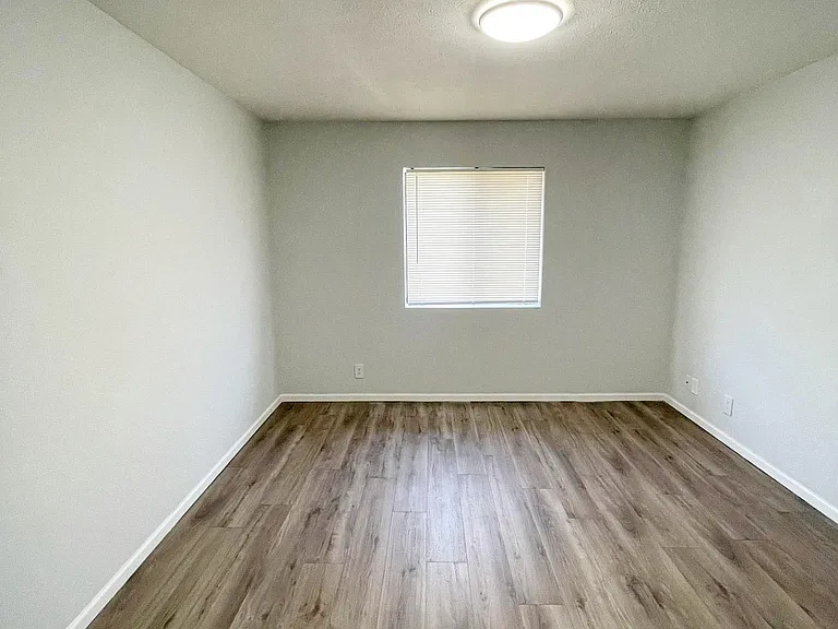 4915 Huntington Ave #6 — Photo 19