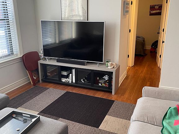 2nd image of 3439 N Lakewood Ave #3R