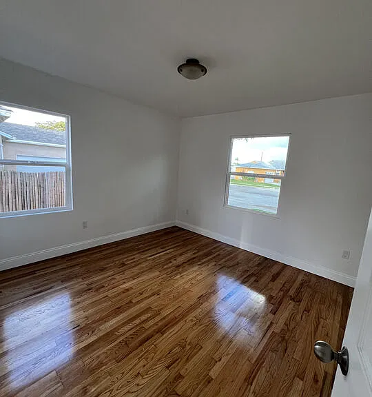 15605 S Berendo Ave — Photo 23
