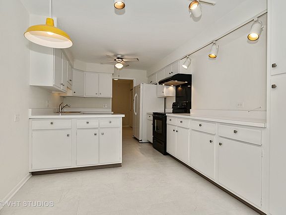 4th image of 2812 E Bel Aire Dr APT 104