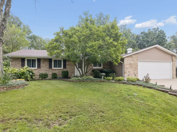 702 N Pinecrest Rd, Bolingbrook, IL 60440