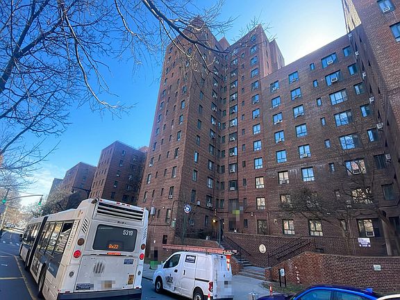 2nd image of 1551 Unionport Rd APT 10E