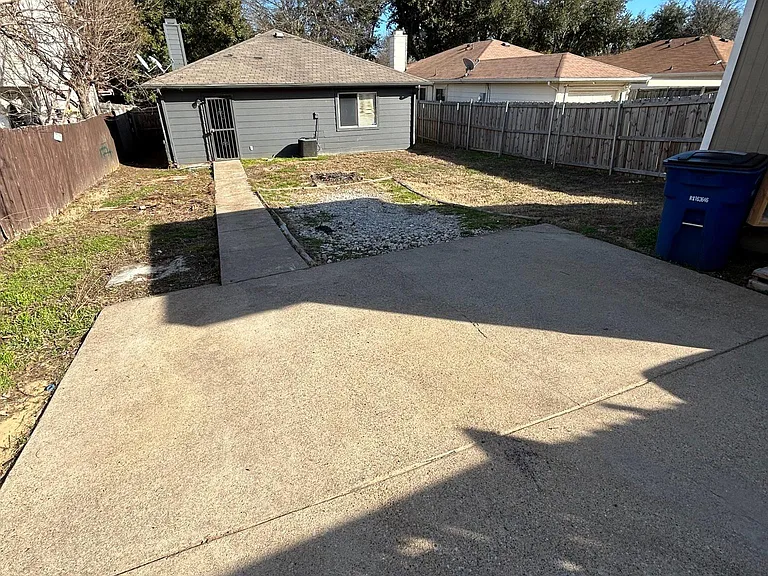 2315 Summit Ln — Photo 1