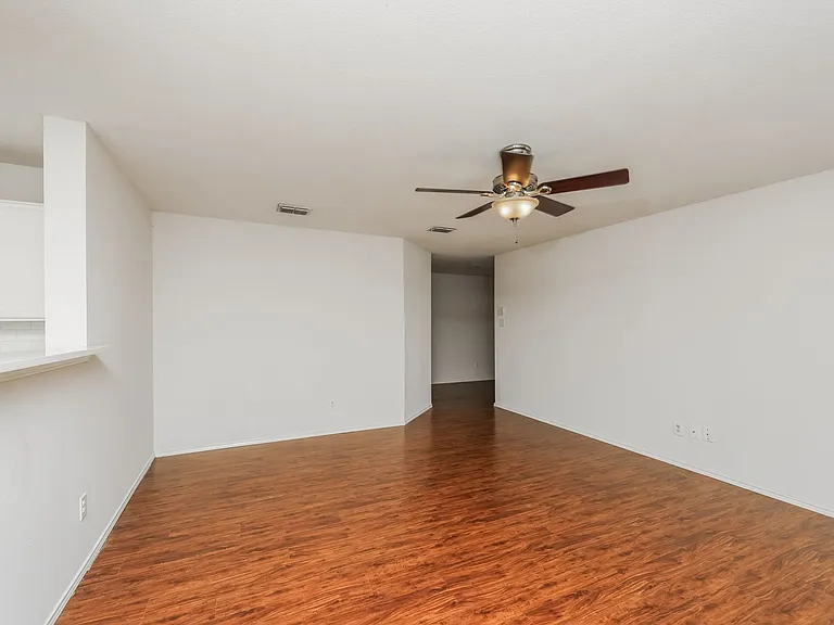 2704 Redwood St — Photo 5