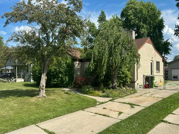18550 Beechwood St, Roseville, MI 48066