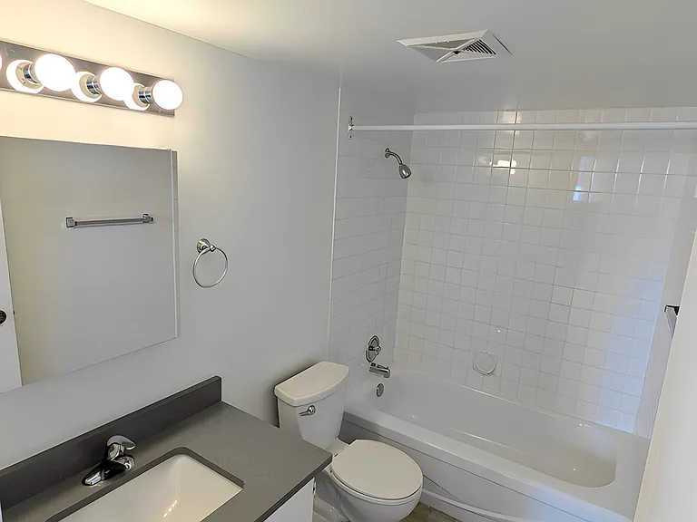 1150 Jervis St — Photo 15