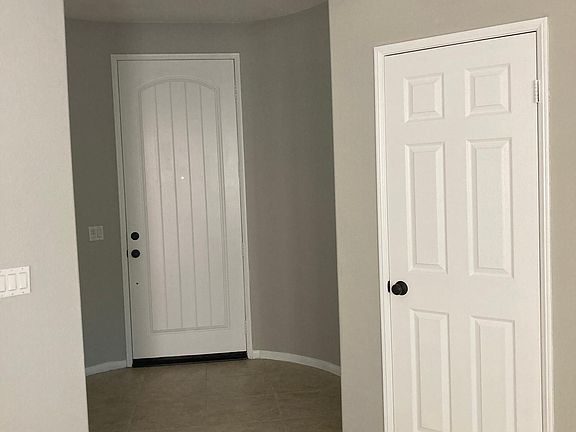 4th image of 15920 Begonia Ave